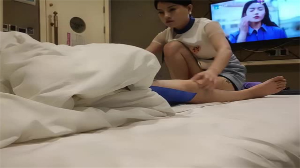 老哥精油按摩激情勾搭極品巨乳女技師